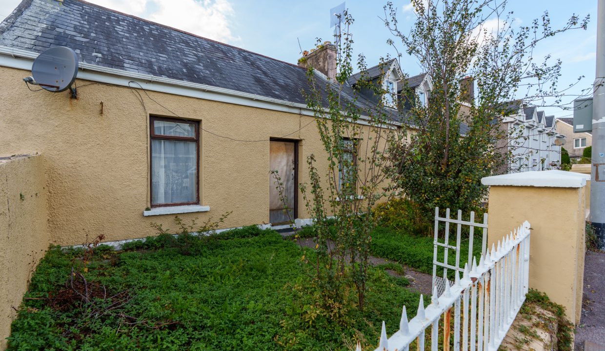 12 Curragh Road - exterior-11